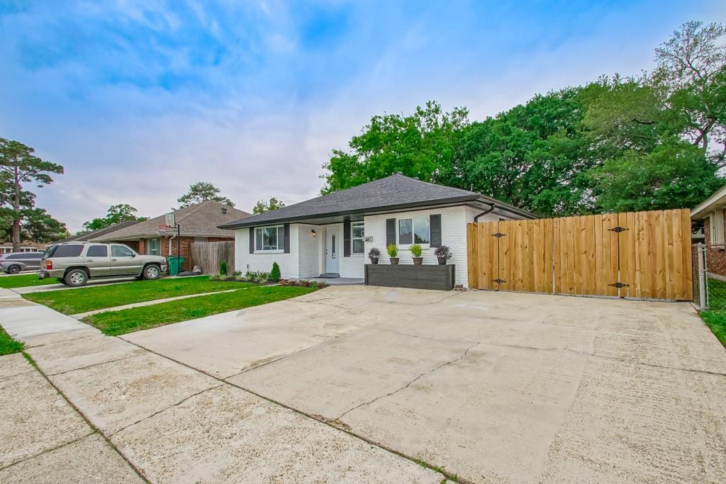 748 GRINELL Place
