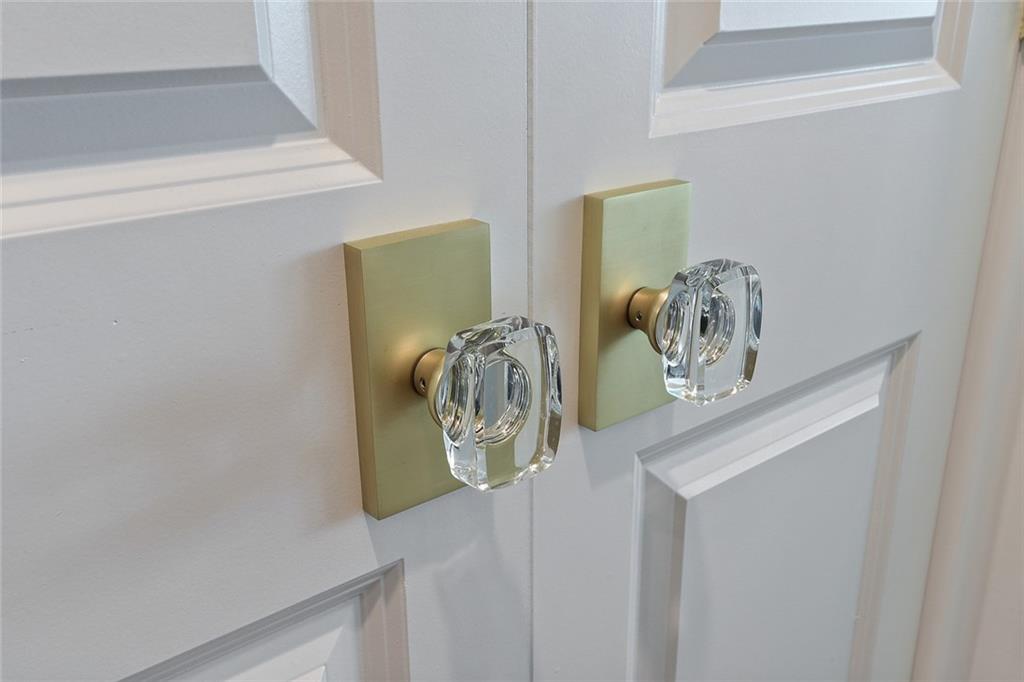 Mandeville, Louisiana 70471, United States, 3 Bedrooms Bedrooms, ,3 BathroomsBathrooms,Residential,Pending,56391