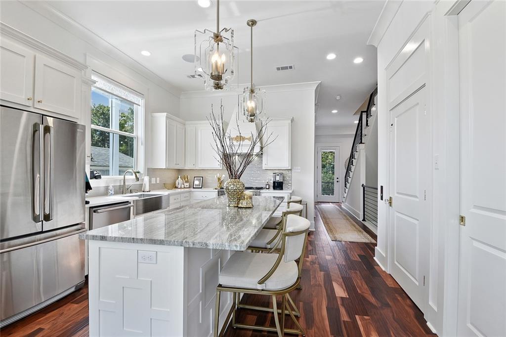 Mandeville, Louisiana 70471, United States, 3 Bedrooms Bedrooms, ,3 BathroomsBathrooms,Residential,Pending,56391