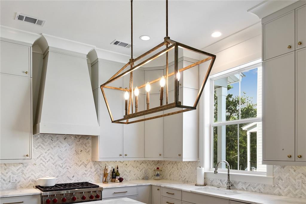 Mandeville, Louisiana 70471, United States, 3 Bedrooms Bedrooms, ,3 BathroomsBathrooms,Residential,Pending,56391