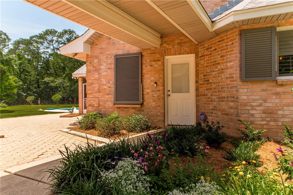 6 RENE Court