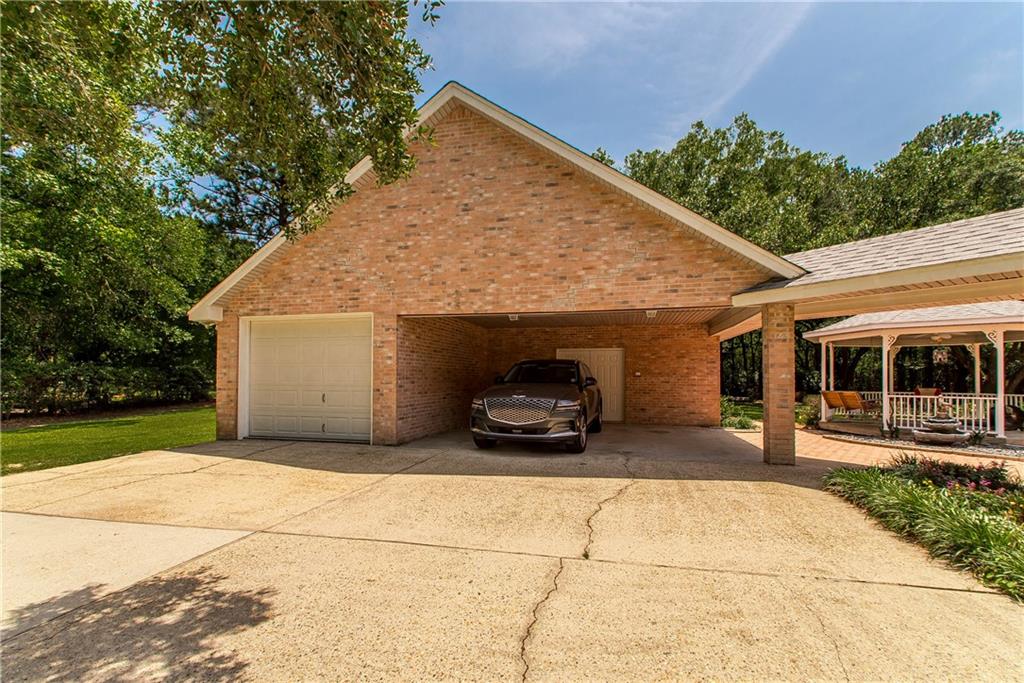 6 RENE Court