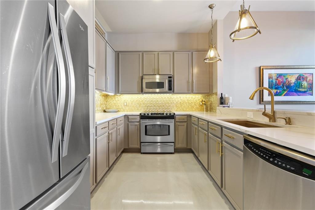 840 TCHOUPITOULAS Street 221