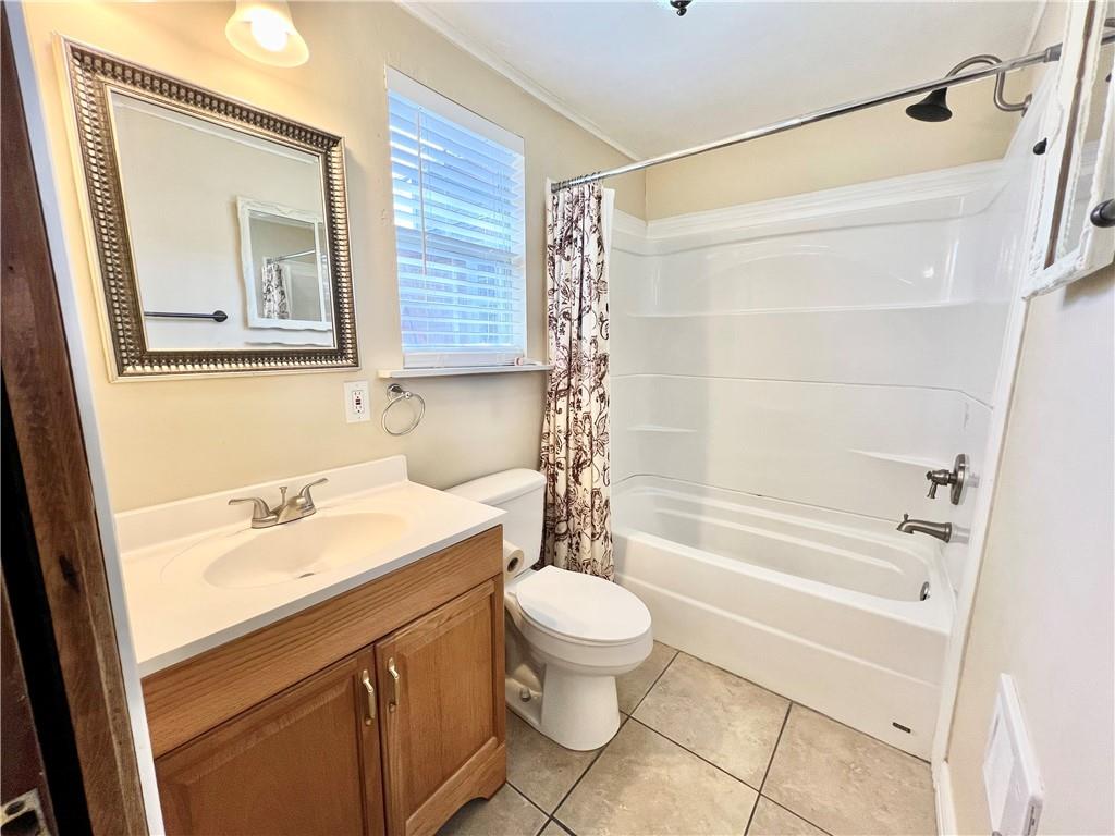 Hammond, Louisiana 70401, United States, 3 Bedrooms Bedrooms, ,2 BathroomsBathrooms,Residential,Pending,64417