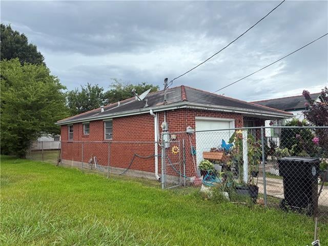 1023 LEBOEUF Street