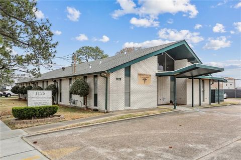 1125 NEWTON Street Gretna LA 70053