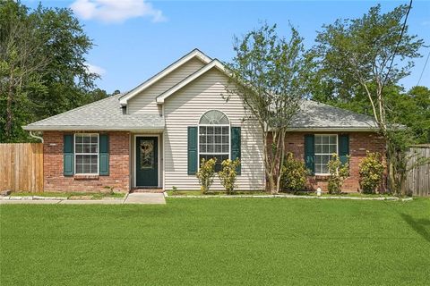 Photo of 70281 6TH Street, Covington, LA 70433 (MLS # 2555424)