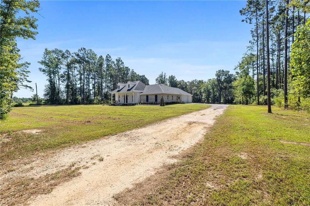 Denham Springs, Louisiana 70706, United States, 4 Bedrooms Bedrooms, ,4 BathroomsBathrooms,Residential,Pending,198997