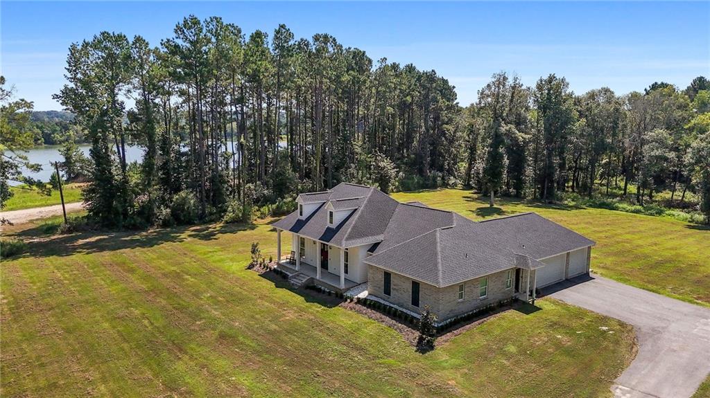 Denham Springs, Louisiana 70706, United States, 4 Bedrooms Bedrooms, ,4 BathroomsBathrooms,Residential,Pending,198997