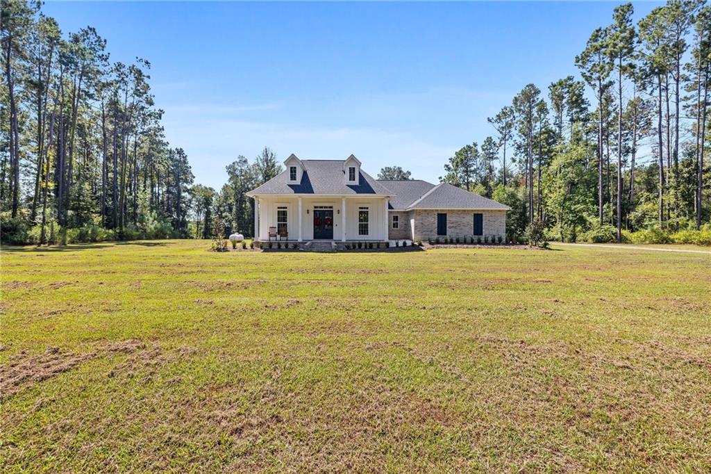 Denham Springs, Louisiana 70706, United States, 4 Bedrooms Bedrooms, ,4 BathroomsBathrooms,Residential,Pending,198997