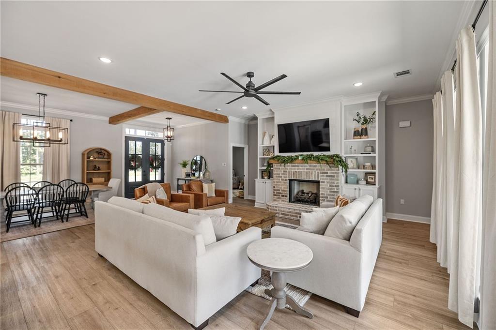 Denham Springs, Louisiana 70706, United States, 4 Bedrooms Bedrooms, ,4 BathroomsBathrooms,Residential,Pending,198997