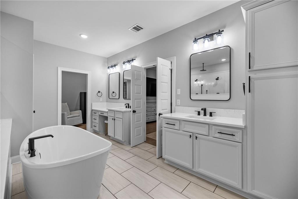 Denham Springs, Louisiana 70706, United States, 4 Bedrooms Bedrooms, ,4 BathroomsBathrooms,Residential,Pending,198997