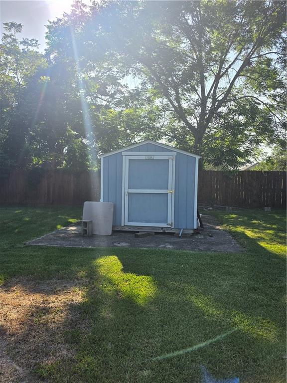 704 ARNOLD Avenue
