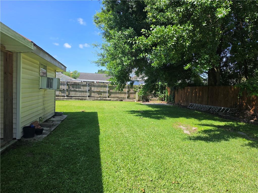 704 ARNOLD Avenue