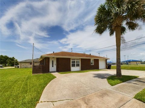 805 Magistrate Street, Chalmette, LA 70043 - #: 2490333