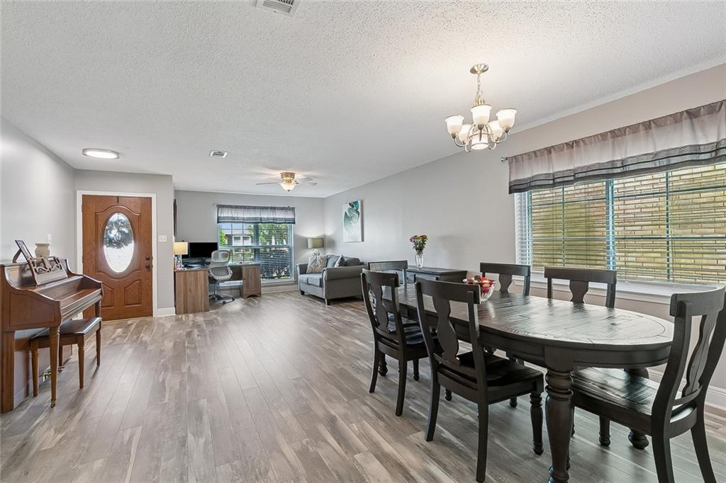 17 OAKLEY Drive
