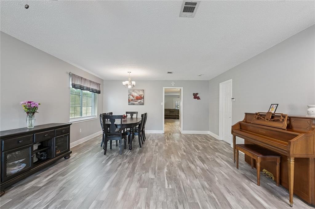 17 OAKLEY Drive