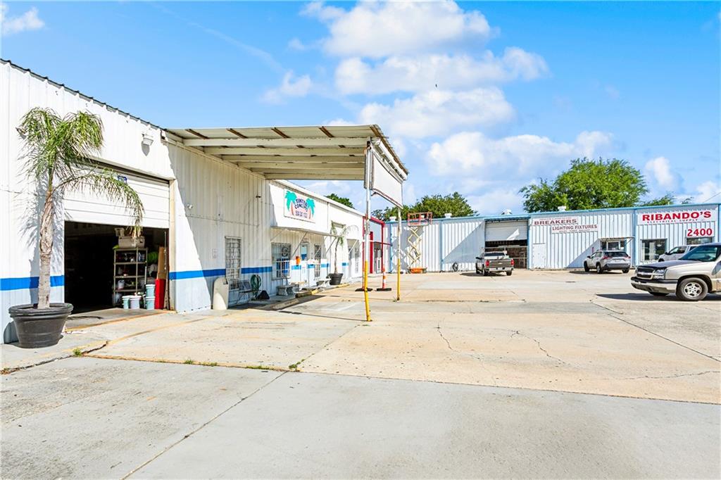 2400 BARATARIA Boulevard