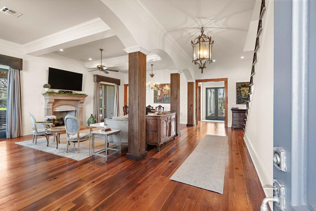 601 LAKE Circle