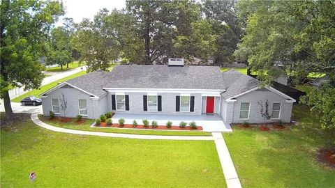 Photo of 519 MARILYN Drive, Mandeville, LA 70448 (MLS # 2547334)