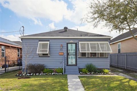 Photo of 541 WARRINGTON Drive, New Orleans, LA 70122 (MLS # 2545489)