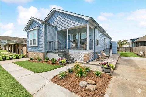 Photo of 920 COUGAR Drive, Arabi, LA 70032 (MLS # 2554075)