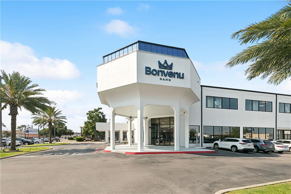 3908 VETERANS MEMORIAL Boulevard