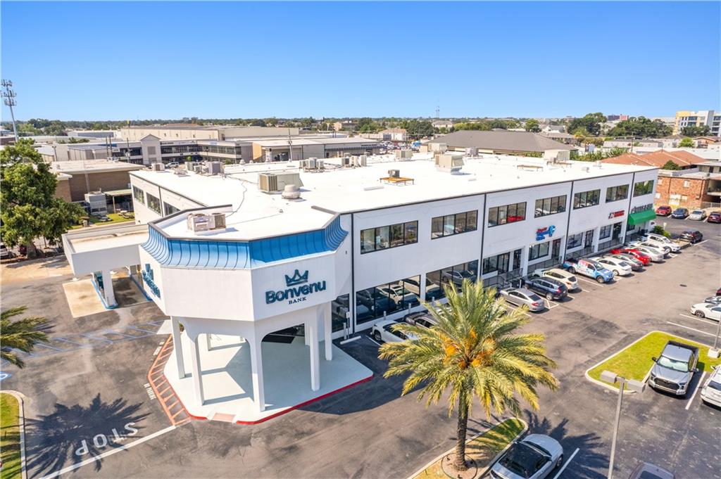 3908 VETERANS MEMORIAL Boulevard