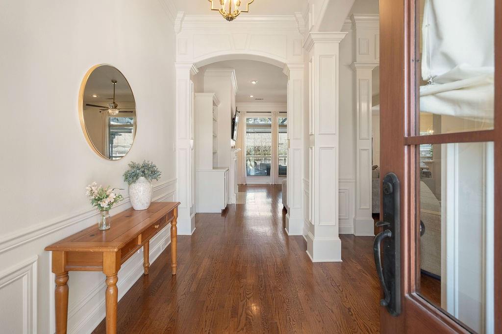 1067 SCARLET OAK Lane