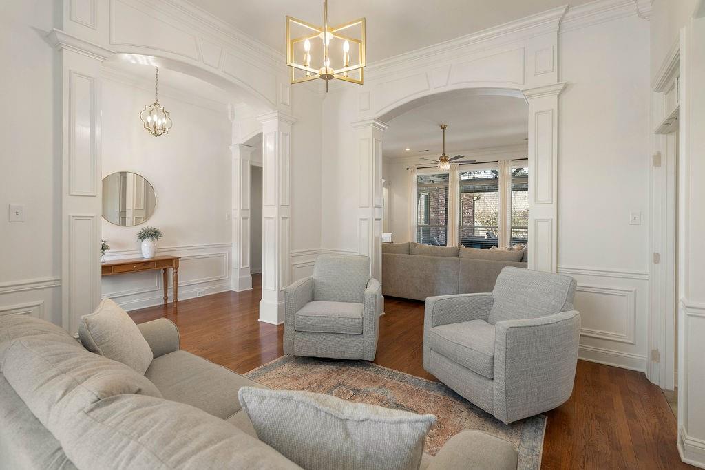 1067 SCARLET OAK Lane