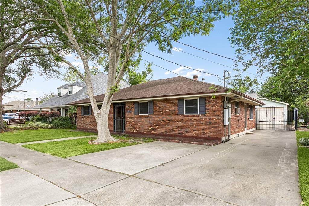 8713 BOCAGE Place