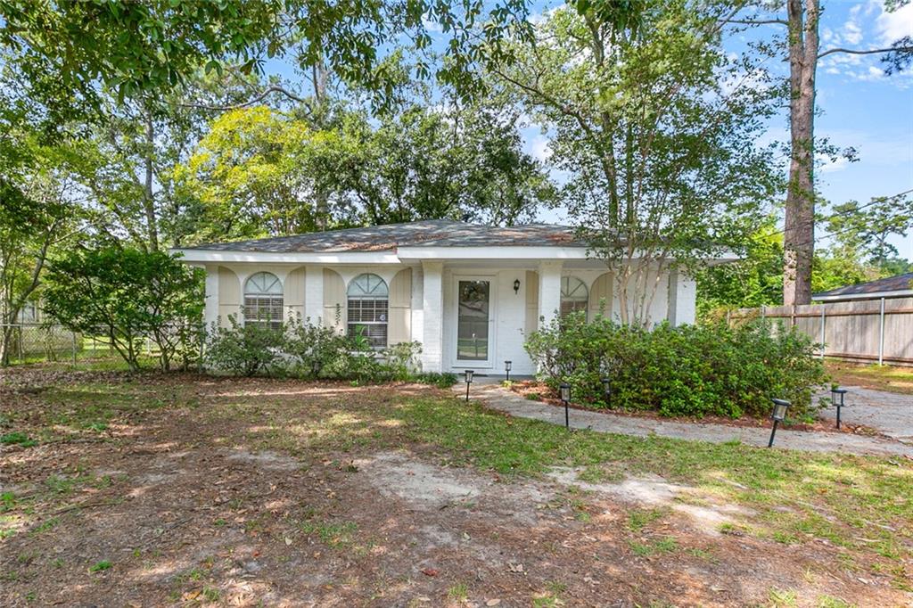 Photo 1 of 13 — 209 W HICKORY Street, Mandeville, LA 70471
