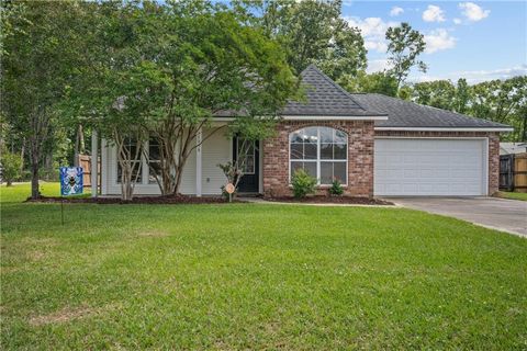 Photo of 35038 NAPOLEON Drive, Denham Springs, LA 70706 (MLS # 2554545)