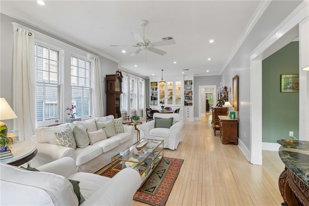 2215 CALHOUN Street