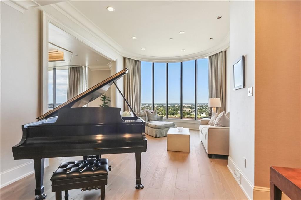 600 PORT OF NEW ORLEANS Place 15F