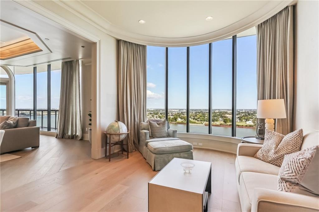 600 PORT OF NEW ORLEANS Place 15F