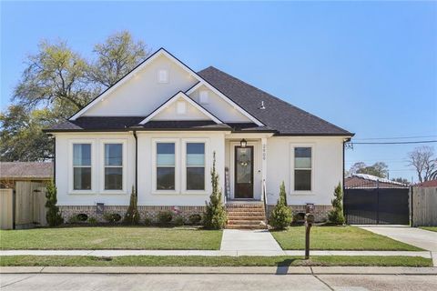 2909 DECOMINE Drive Chalmette LA 70043