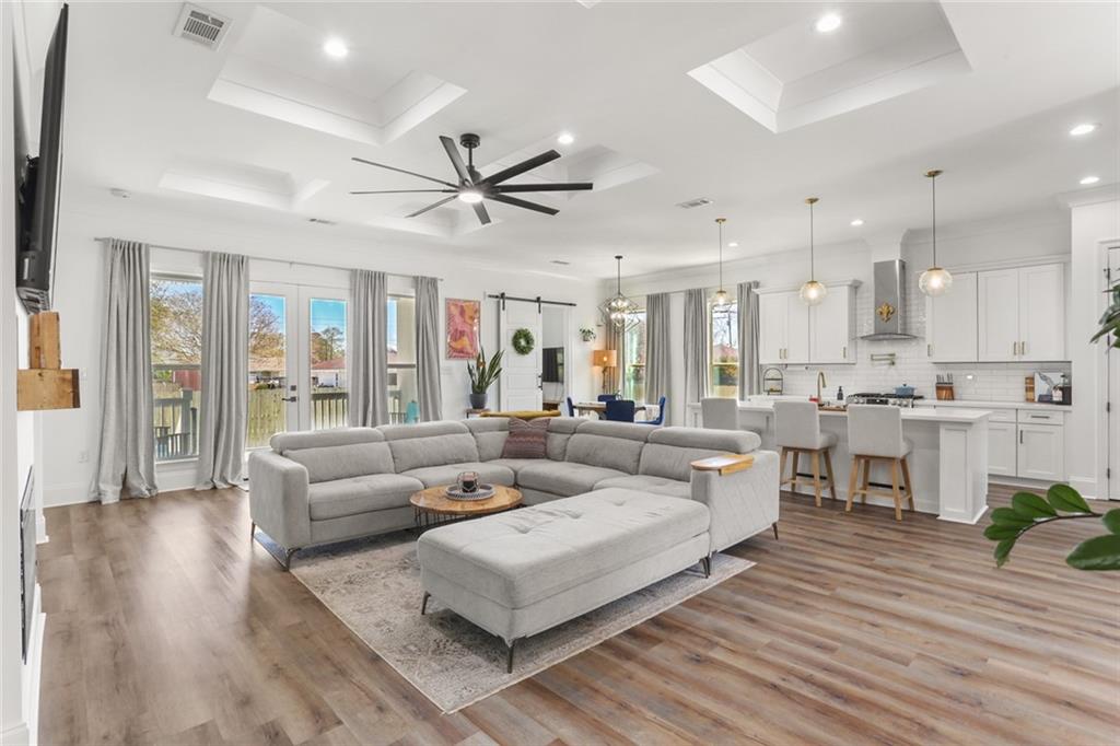 2909 DECOMINE Drive