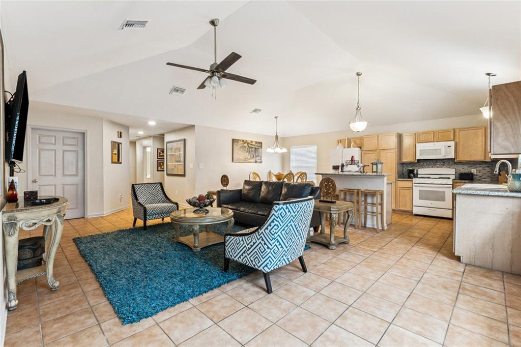 2126 GENERAL COLLINS Avenue