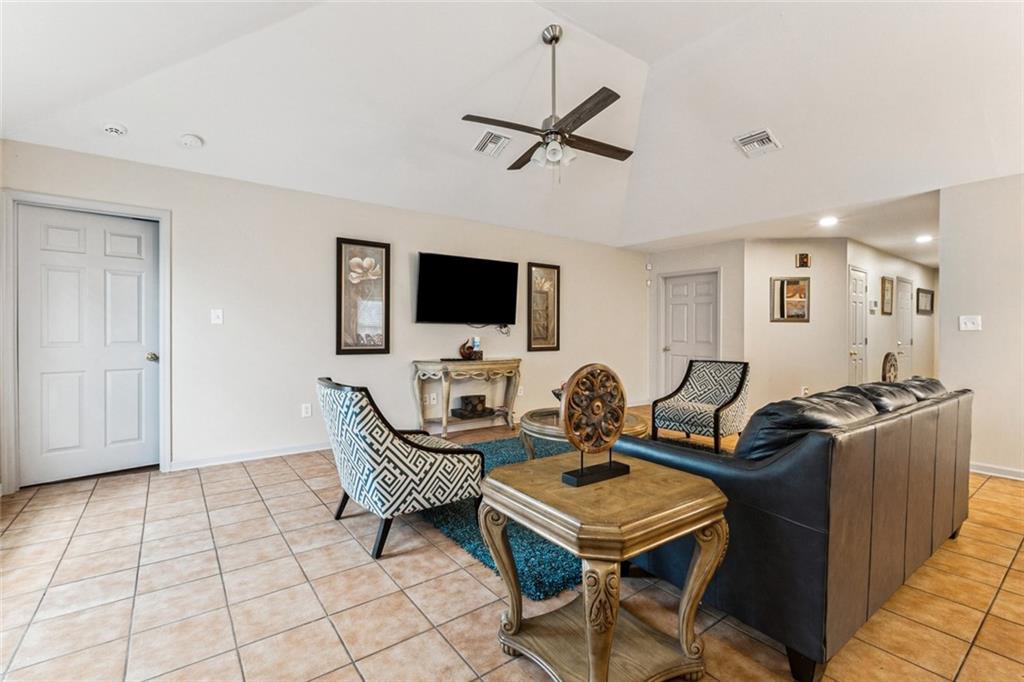 2126 GENERAL COLLINS Avenue