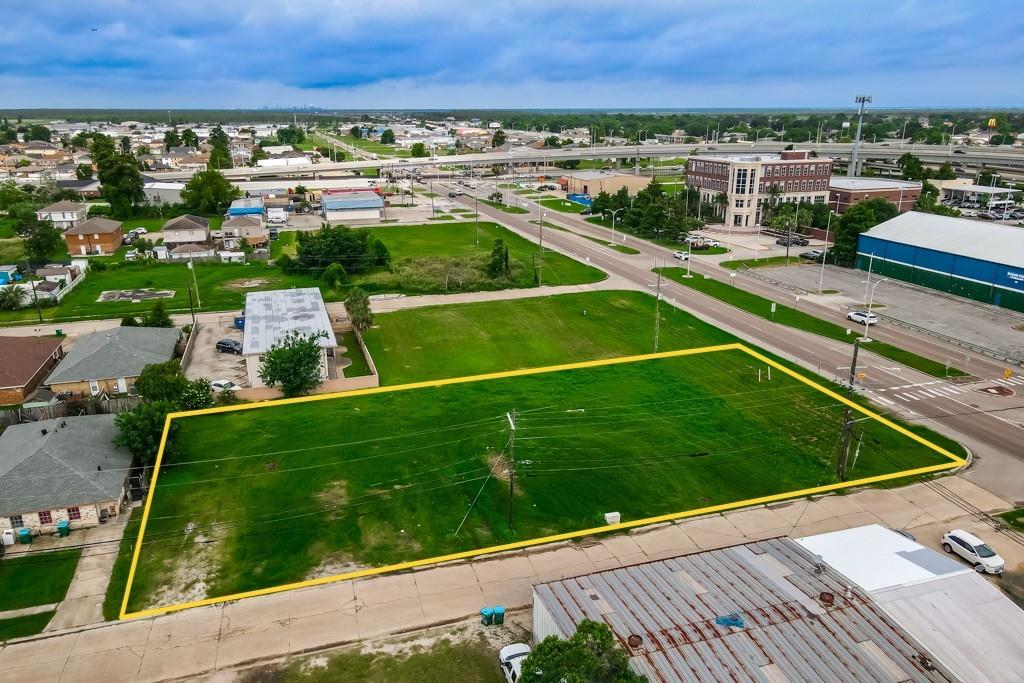 VETERANS MEMORIAL Boulevard