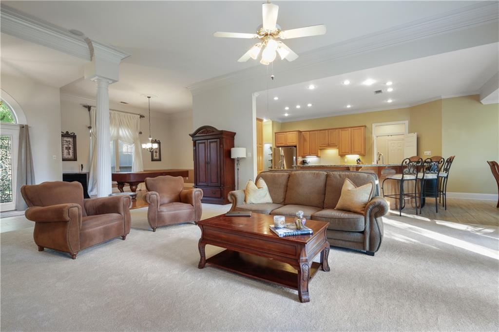 1071 RUE CHINON