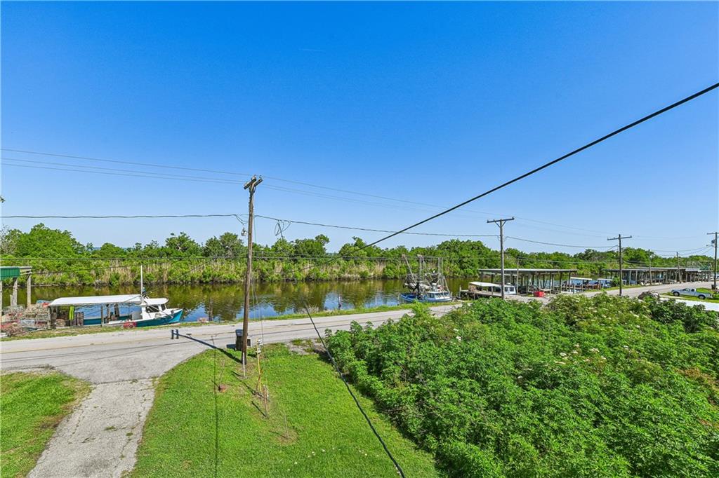 4509 DELACROIX Highway