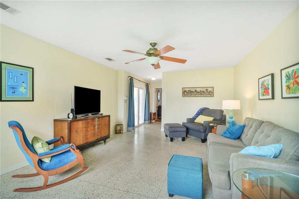 4 ELLEN Court