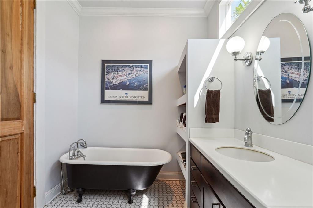 New Orleans, Louisiana 70118, United States, 5 Bedrooms Bedrooms, ,4 BathroomsBathrooms,Residential,Active,69208