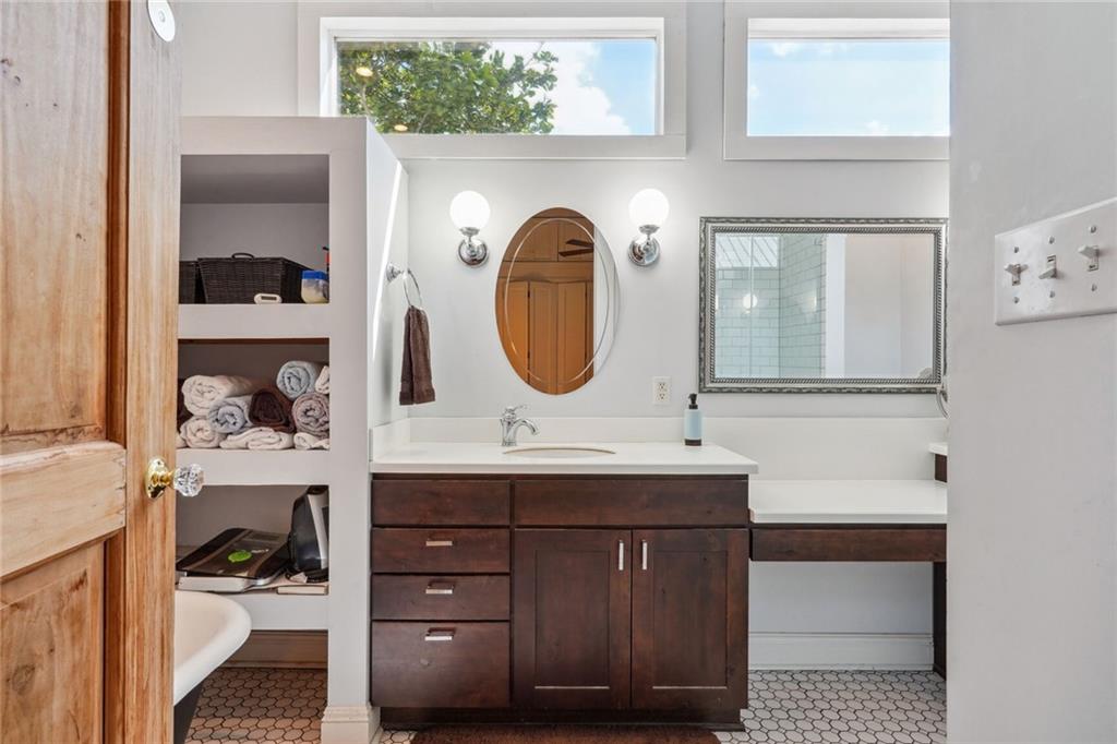 New Orleans, Louisiana 70118, United States, 5 Bedrooms Bedrooms, ,4 BathroomsBathrooms,Residential,Active,69208