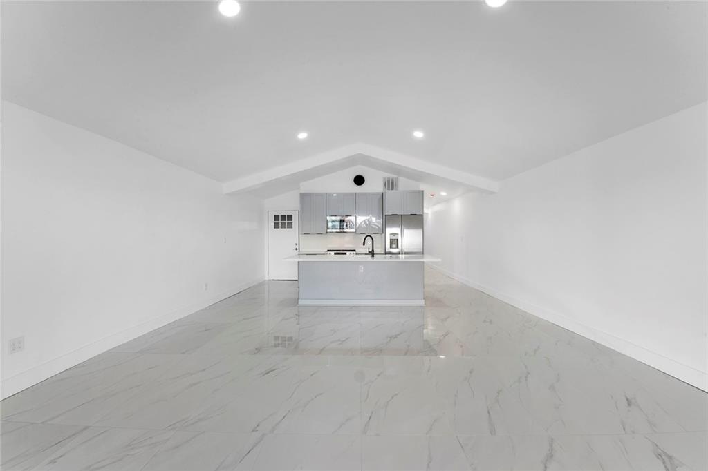 137 N ROADWAY Street 123