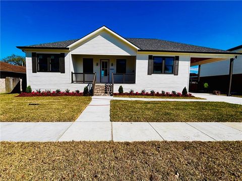 Photo of 421 FIRETHORN Drive, Gretna, LA 70056 (MLS # 2546032)