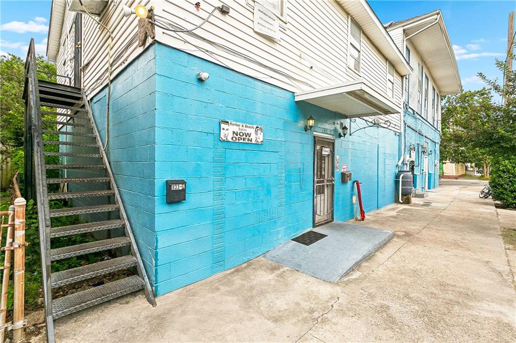 2000 DUMAINE Street