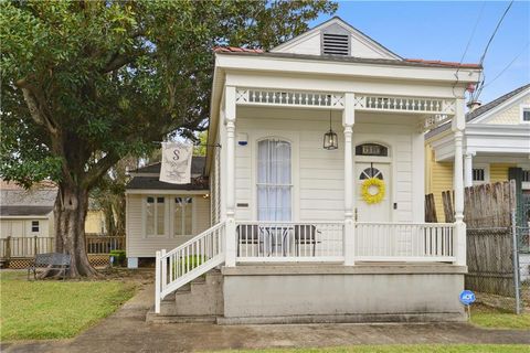 615 PERRY Street Gretna LA 70053